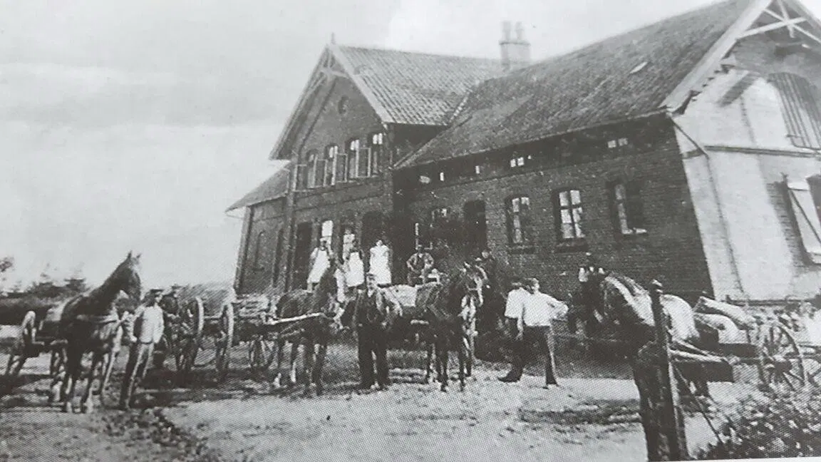 Historische Schwarzweißaufnahme des Gebäudes an der Lindenstraße in Oyten